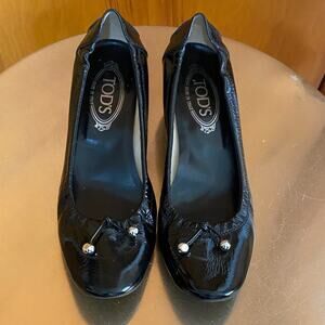 Tod's Black Patent Leather Flats Kitten Heel Tassel Detail Silver Balls Lux 39.5